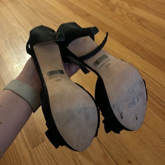 Badgley Mischka Shoes - Picture 4 of 6